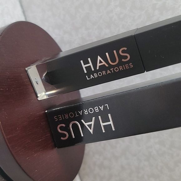 Haus Laboratories Glam Attack Liquid Shimmer Powder - Chained Ballerina - Picture 2 of 7